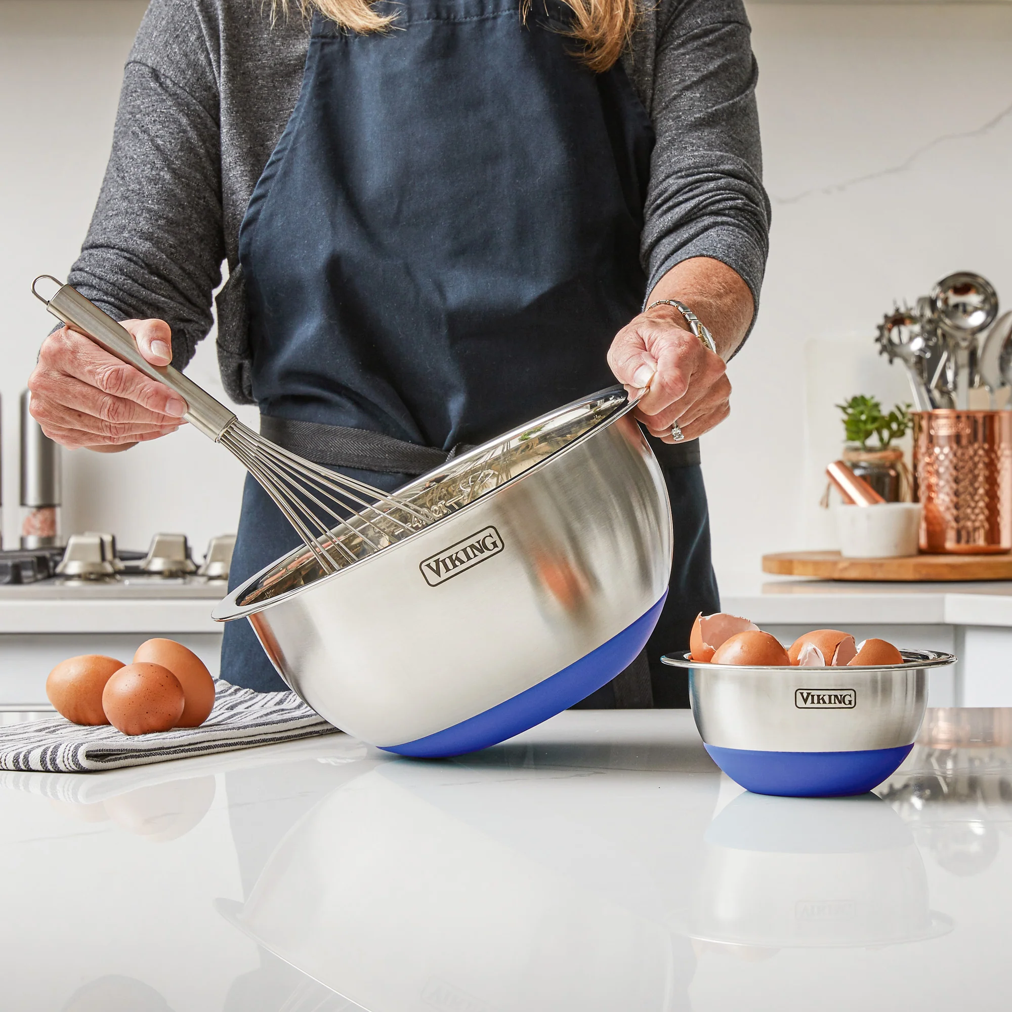 Viking 10-Piece Stainless Steel Mixing Bowl Set with Lids, Blue - Image 2