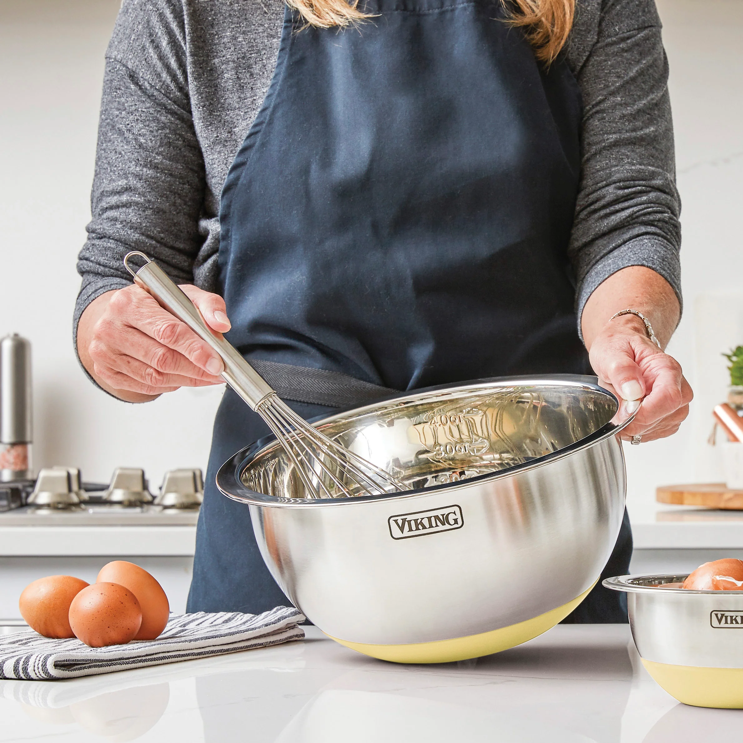 Viking 9-Piece Stainless Steel Mixing Bowl Set with Strainer, Buttermilk - Image 3