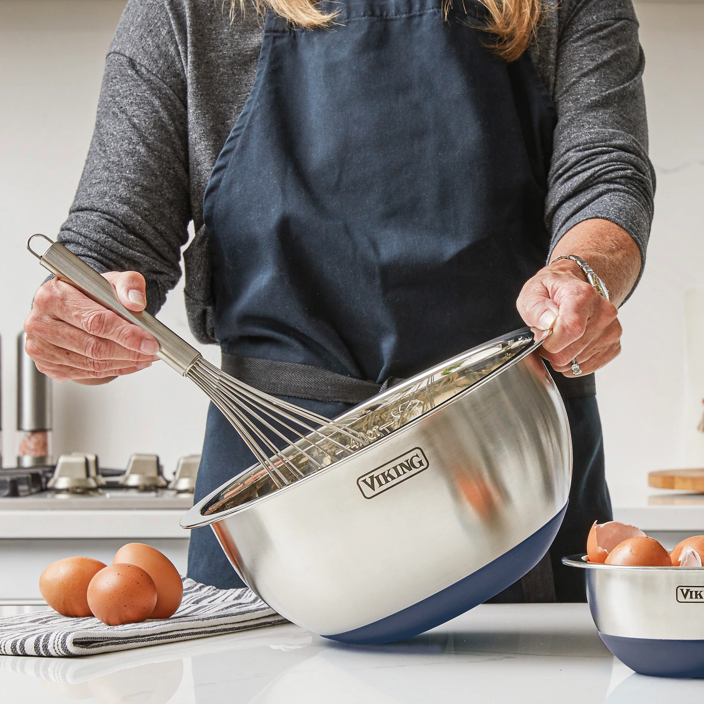 Viking 9-Piece Stainless Steel Mixing Bowl Set with Strainer, Slate Blue - Image 3