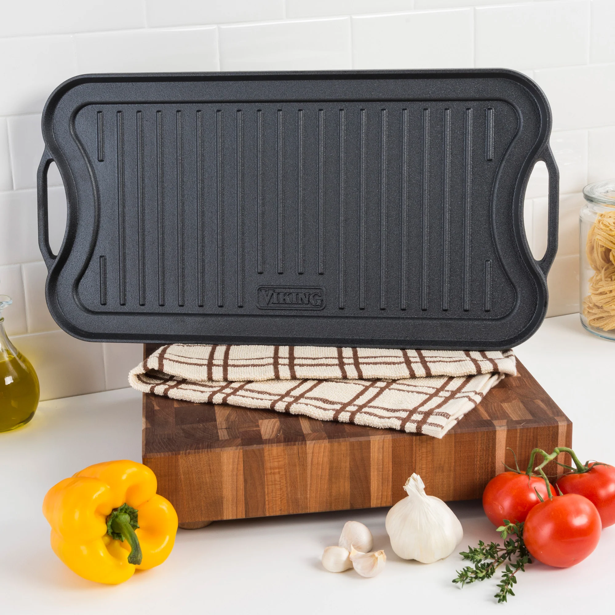 Viking Cast Iron 20-Inch Reversable Grill/Griddle Pan - Image 5