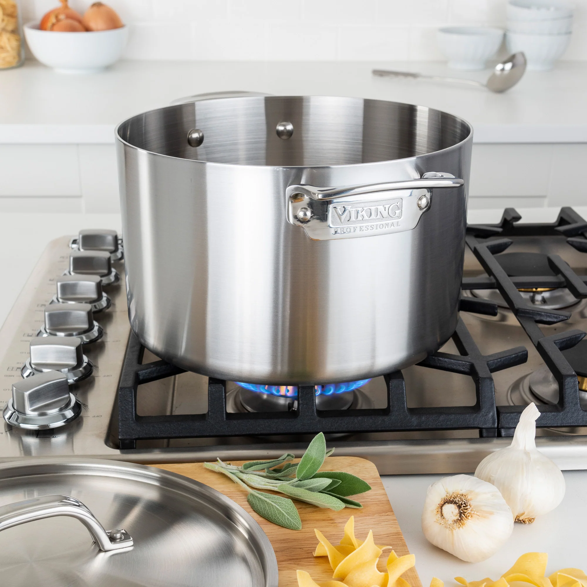 Viking Professional 5-Ply Stainless Steel 8-Quart Stock Pot - Image 4